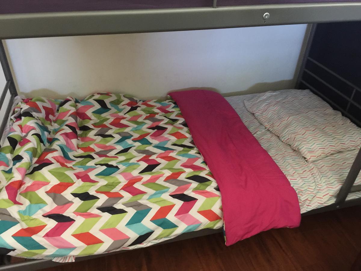 Valley Village // Sherman Oaks // North Hollywood Hostel - Los Angeles — Photos 3